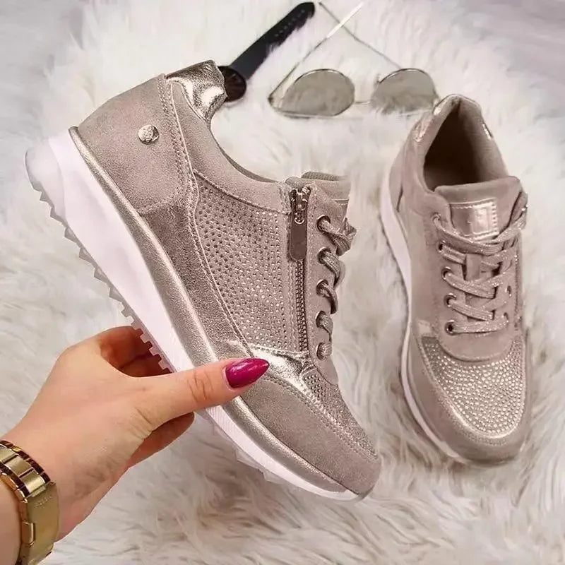 Women's low-top sneakers with laces, side zippers, metallic panels and white soles