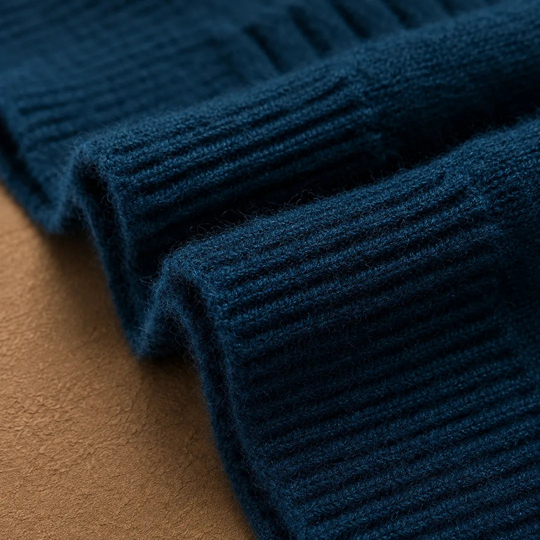 Men's textured geometric Henley jumper with mock neckline and long sleeves