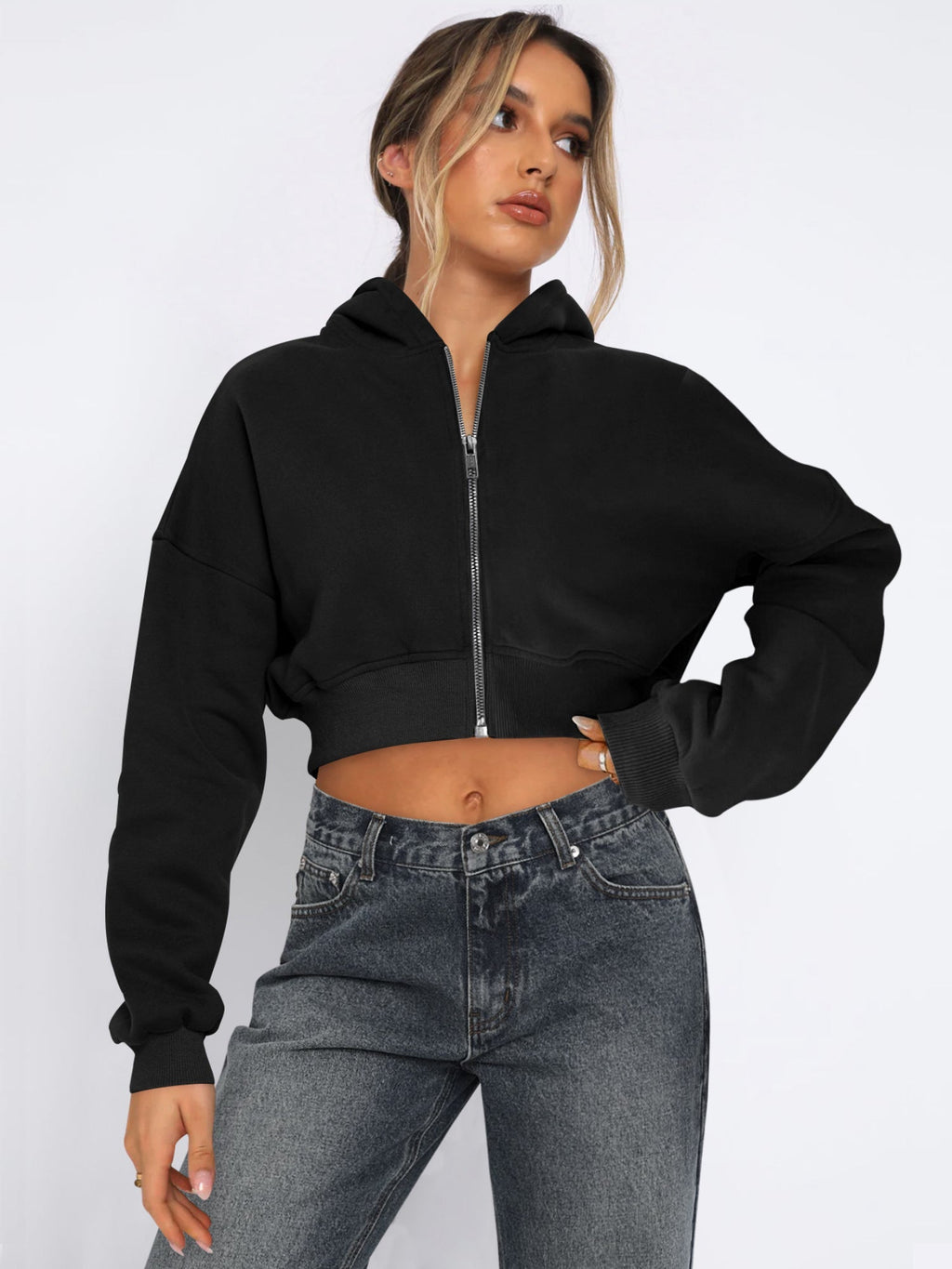 Women's cropped hooded sweatshirt with long sleeves and full front zip