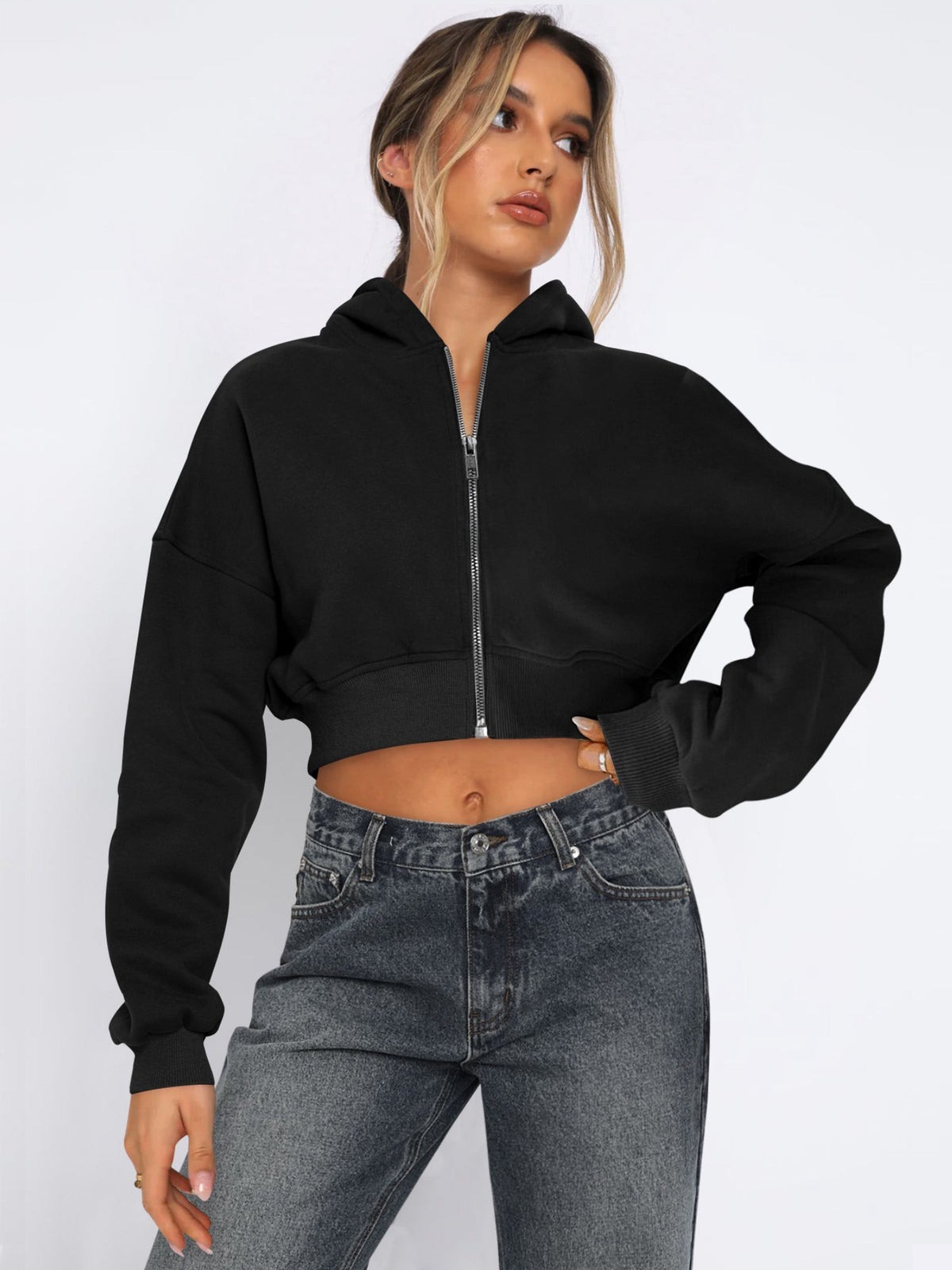 Women's cropped hooded sweatshirt with long sleeves and full front zip