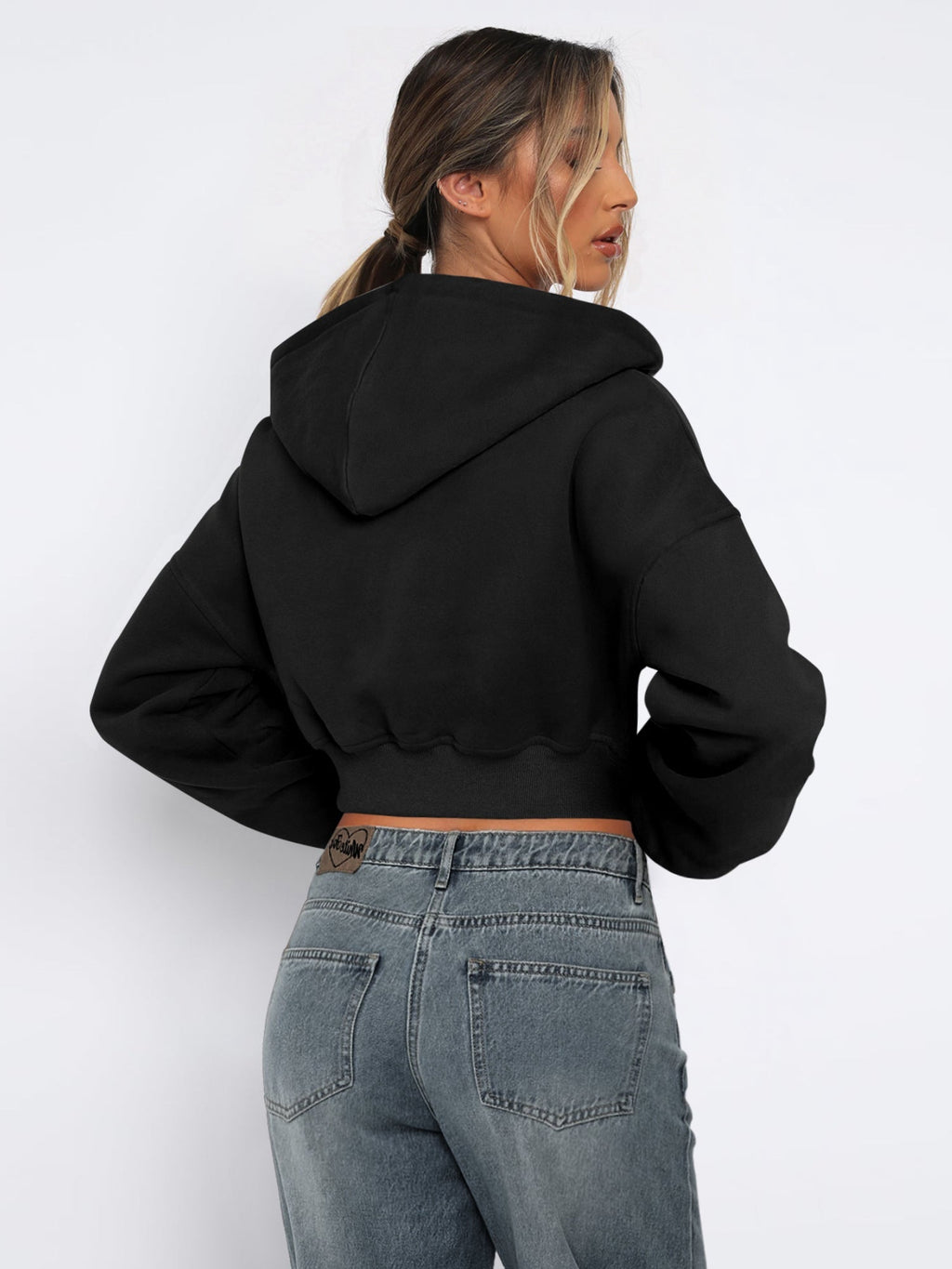 Women's cropped hooded sweatshirt with long sleeves and full front zip