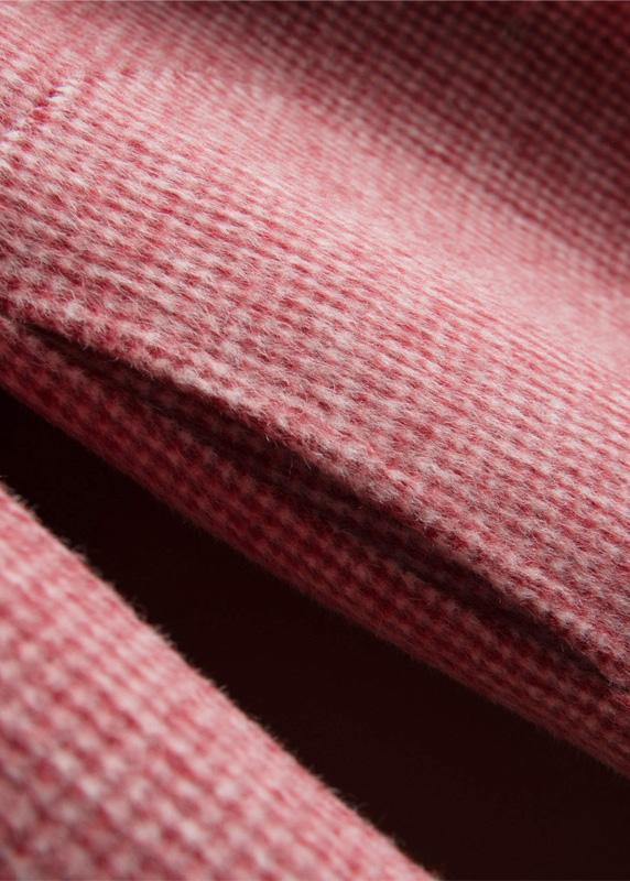 Women's checked long coat with notched lapels, long sleeves, buttons and front pockets