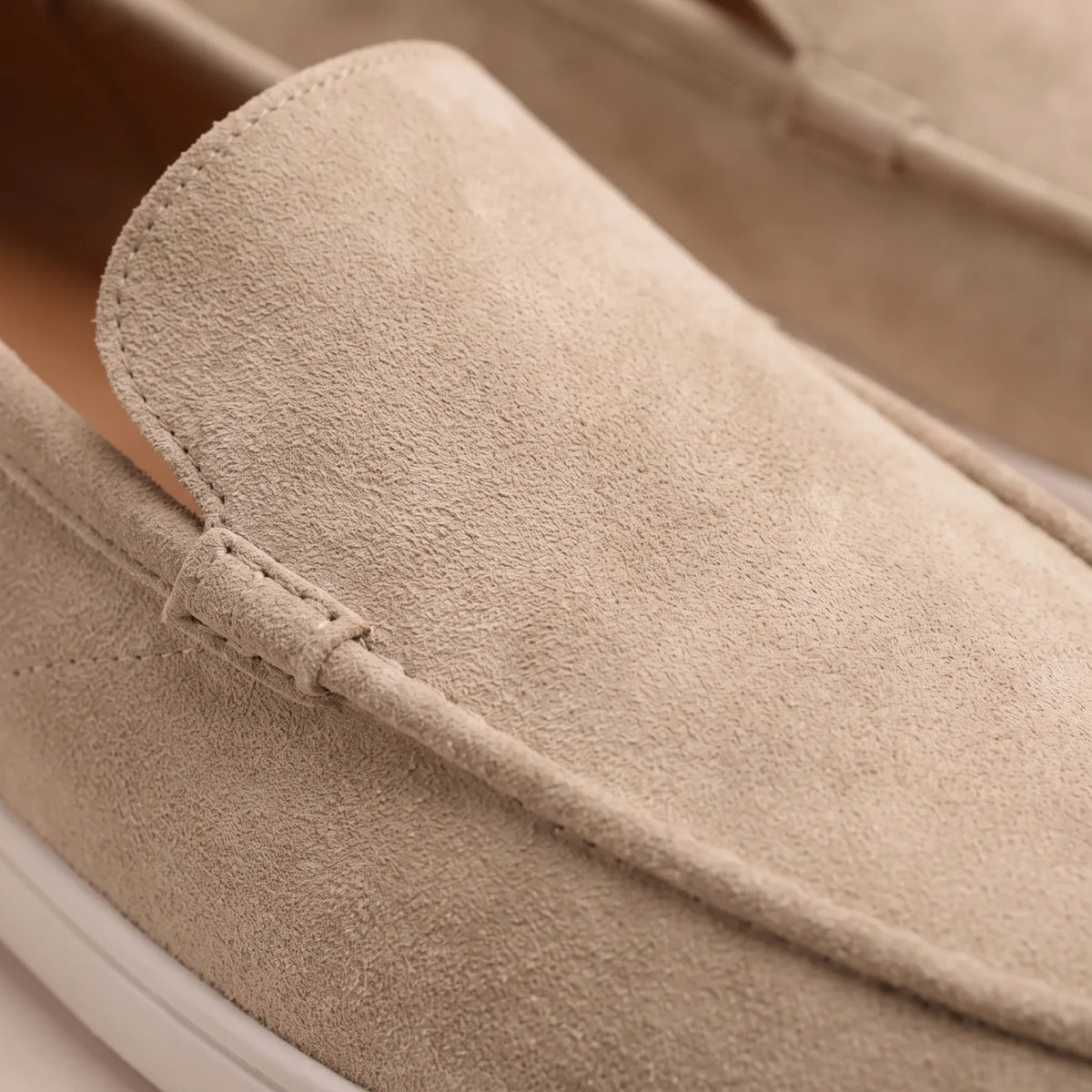Men's slip-on loafers with moc toe and flat white sole