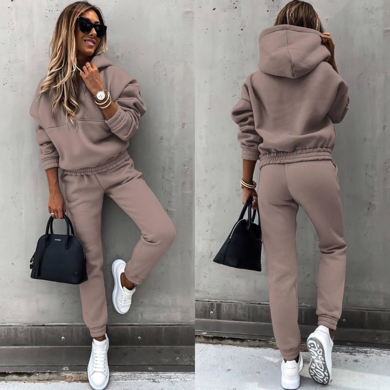 Women's hoodie and high-waist jogger tracksuit set