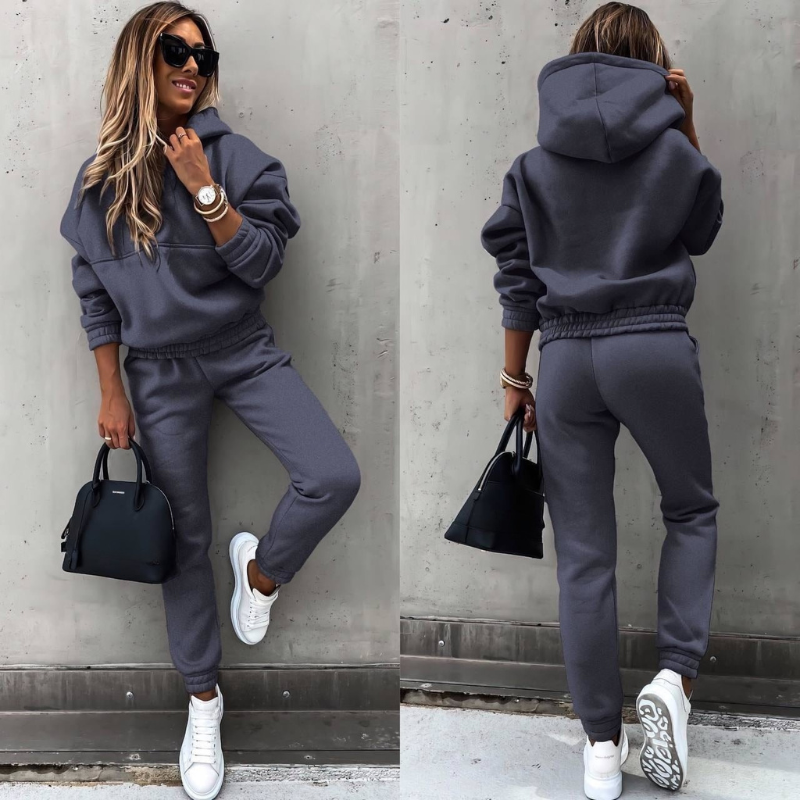 Women's hoodie and high-waist jogger tracksuit set
