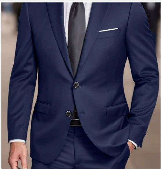 Men's tailored two-piece suit with notched lapels, long sleeves and flap pockets