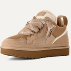 Low-top platform trainers with plush lining and lace-up fastening