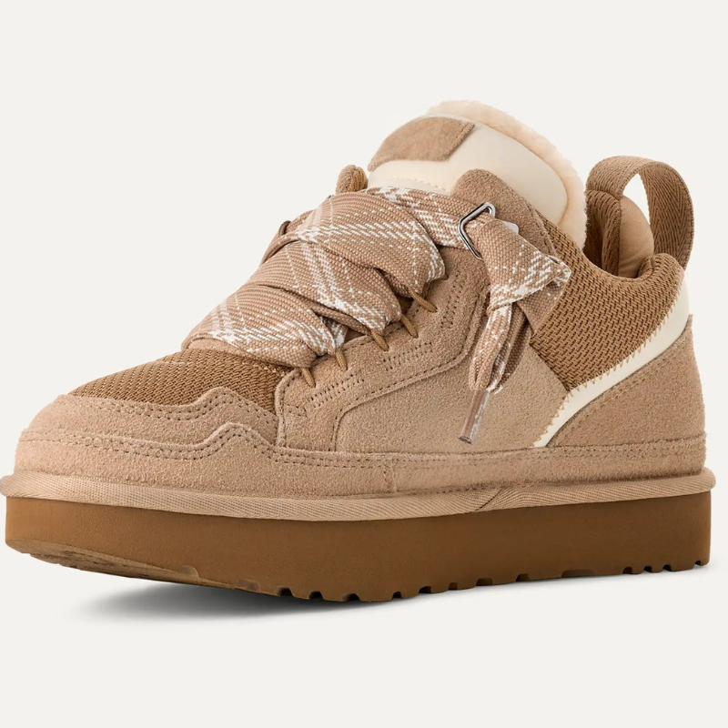 Low-top platform trainers with plush lining and lace-up fastening