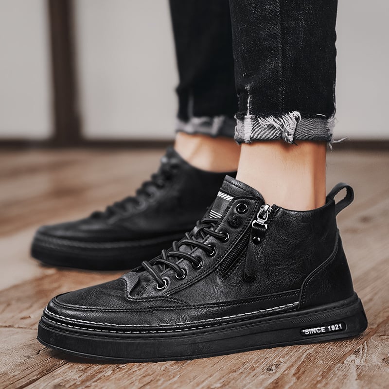 Men's lace-up ankle boots with padded lined collar