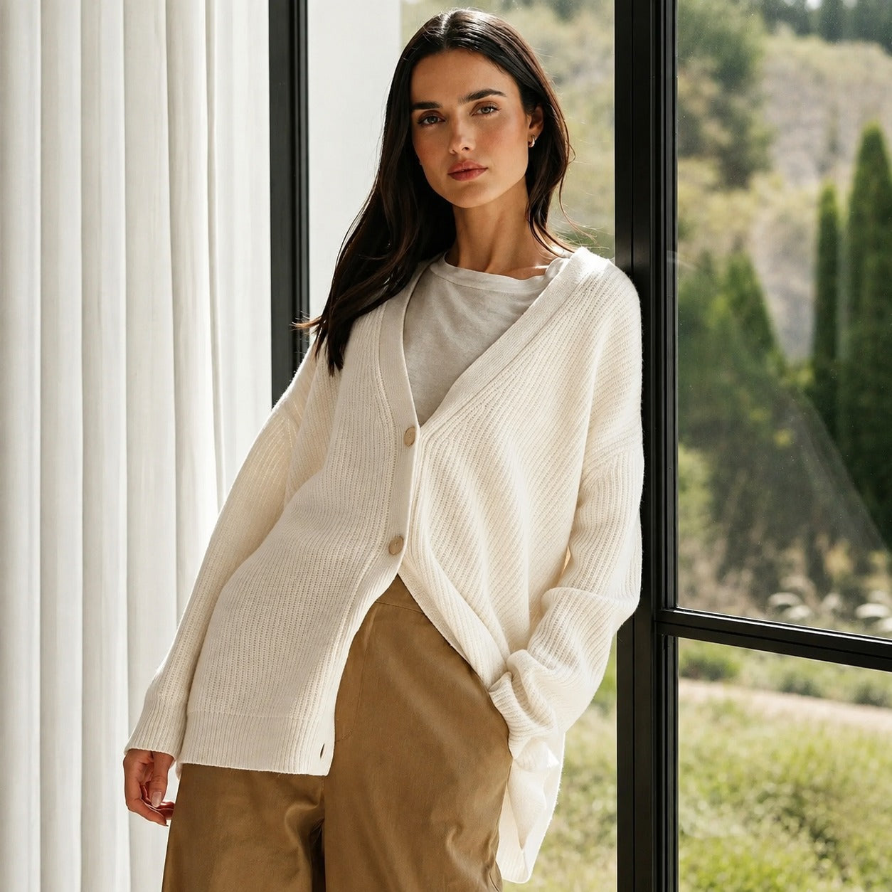 Women's oversized ribbed cardigan with V-neck and button front