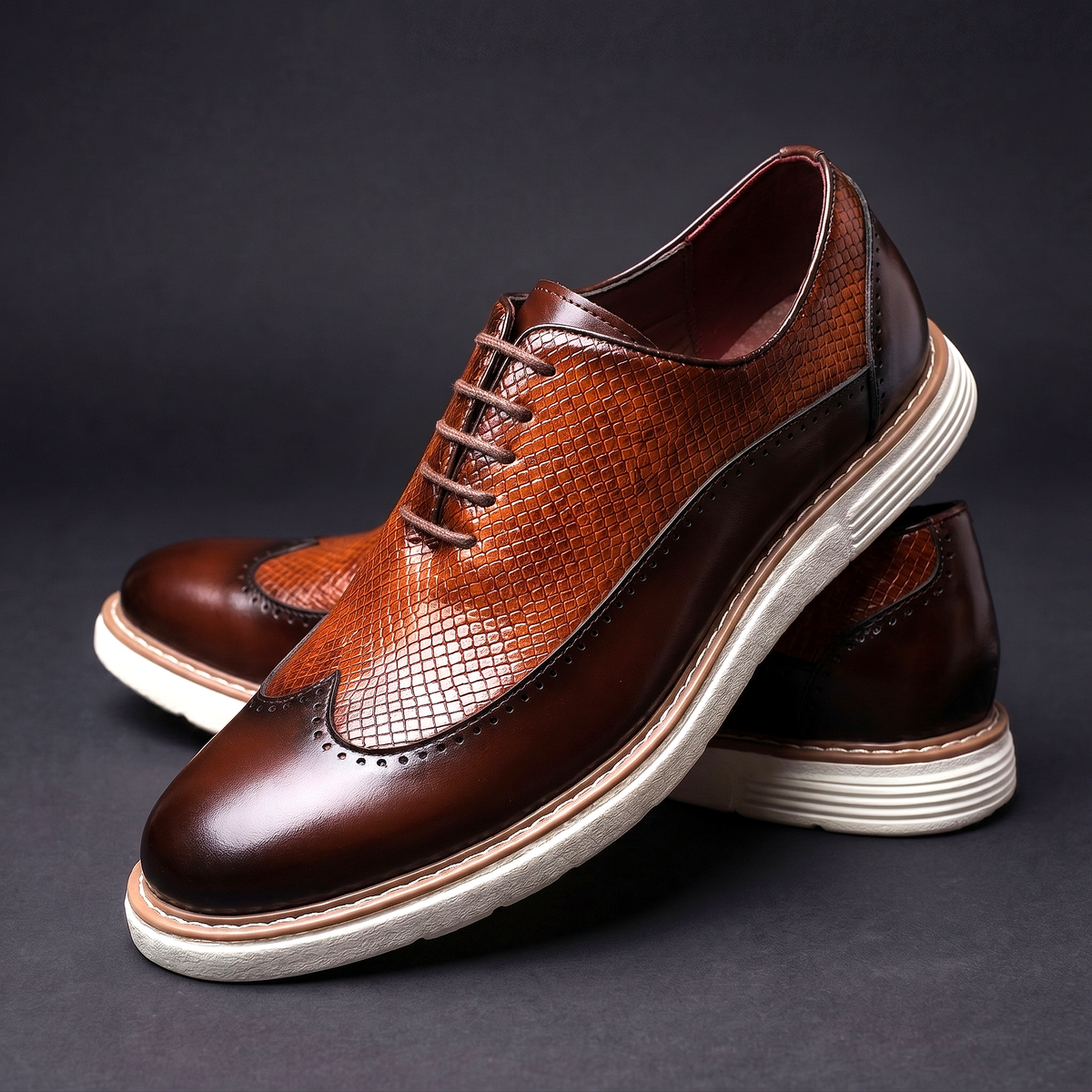 Textured lace-up Oxford shoes with rounded toes and contrasting layered soles