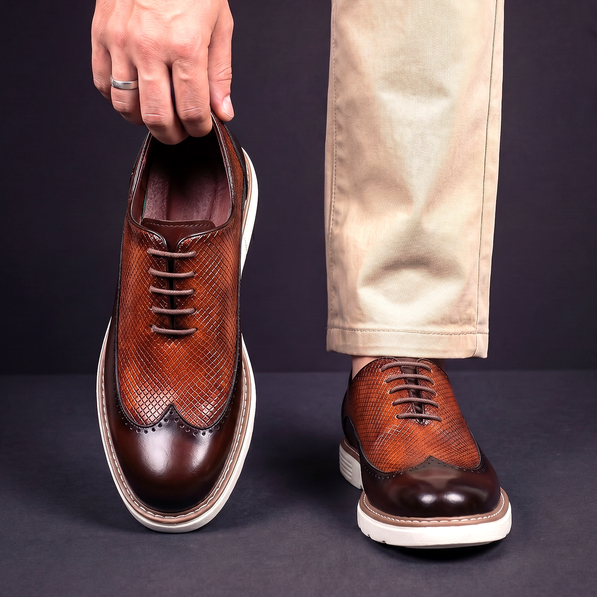 Textured lace-up Oxford shoes with rounded toes and contrasting layered soles