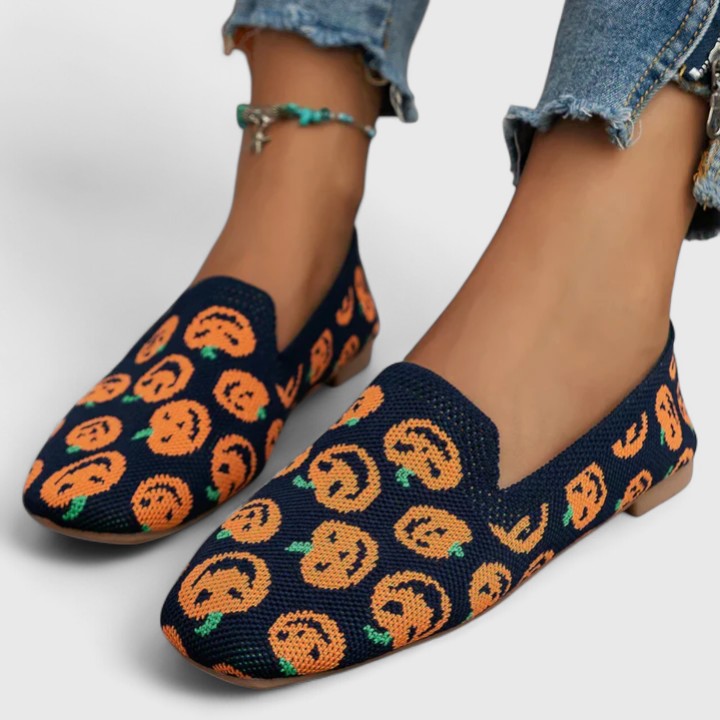 Women's textured round-toe slip-on flats with flat soles