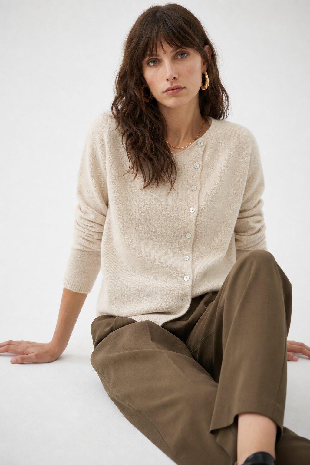 Women's button front cardigan with long sleeves and front pockets