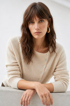 Women's button front cardigan with long sleeves and front pockets