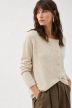 Women's button front cardigan with long sleeves and front pockets