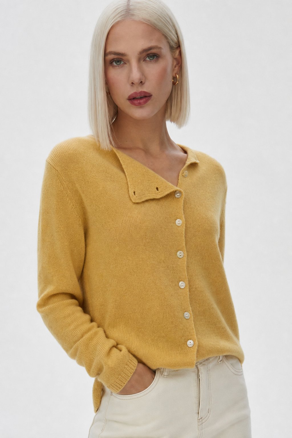 Women's button front cardigan with long sleeves and front pockets