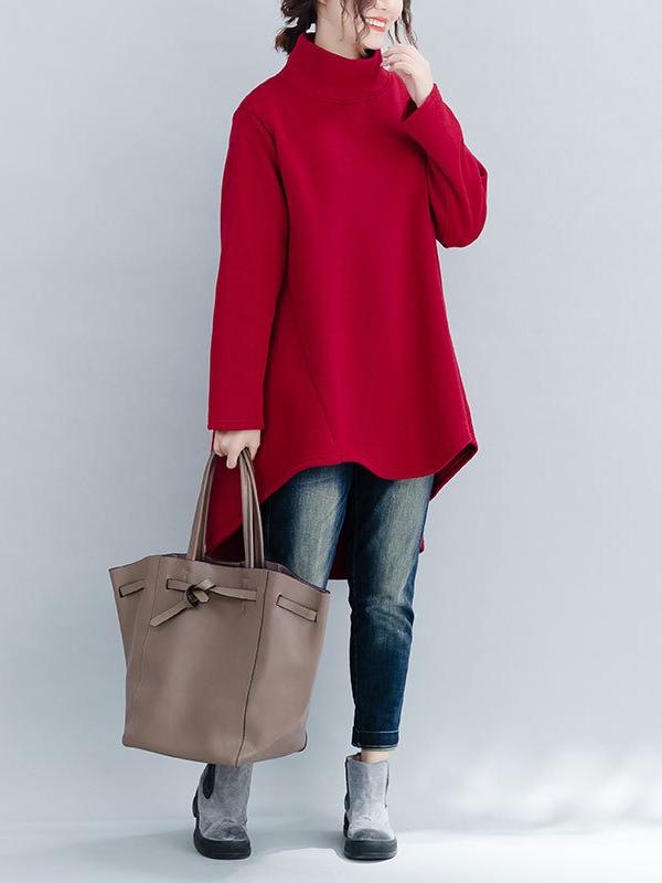 Women's loose turtleneck sweatshirt with long sleeves and a hi-low hem