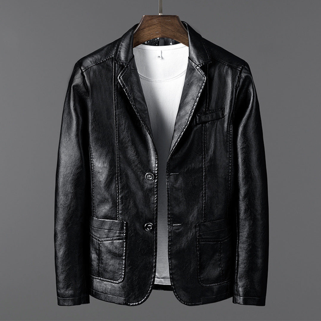 Men's structured blazer jacket with notched lapels, long sleeves and front patch pockets