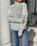 Women's knitted jumper with long sleeves
