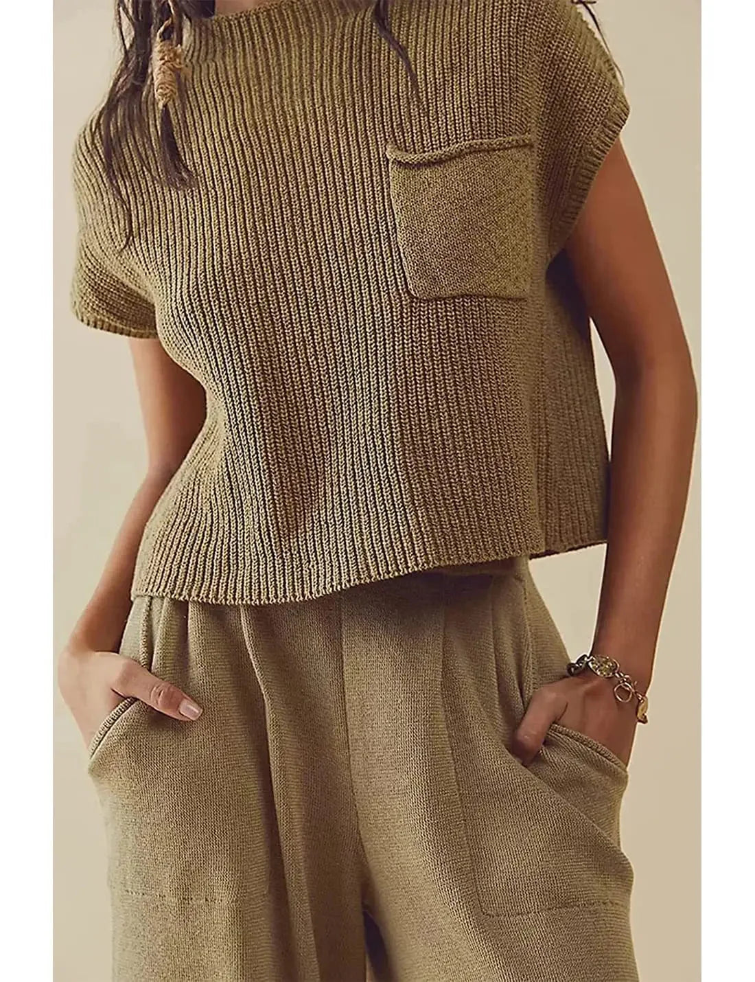 Women's ribbed knit short-sleeve top with chest pocket