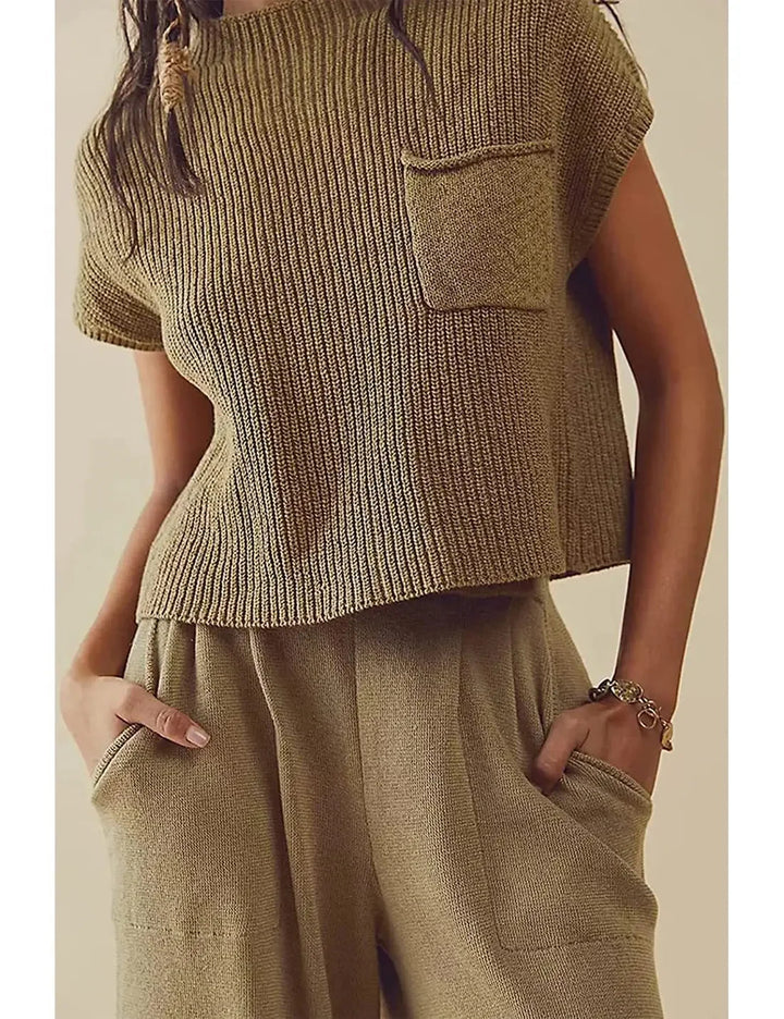 Women's ribbed knit short-sleeve top with chest pocket
