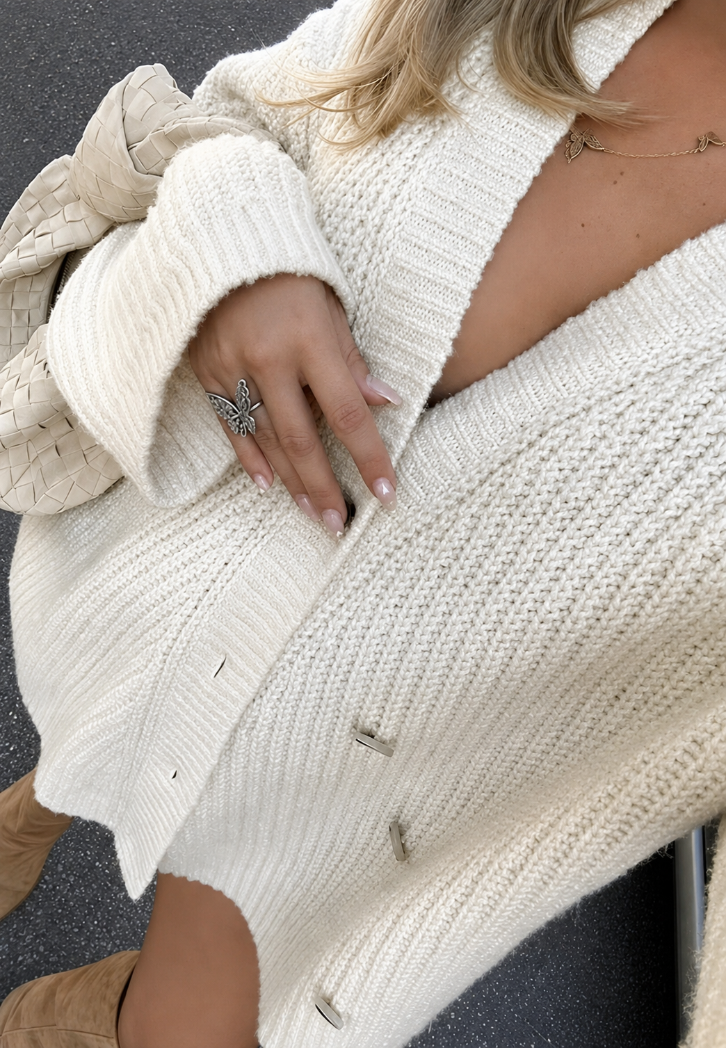 Women's white oversized V-neck cardigan with chunky ribbed knit