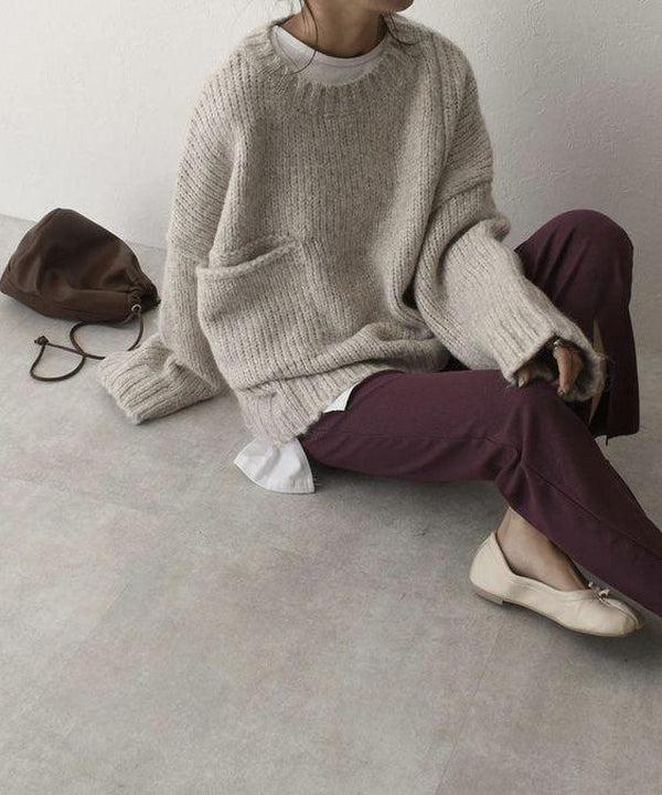 Women's ivory chunky knit sweater with crew neckline and front pockets