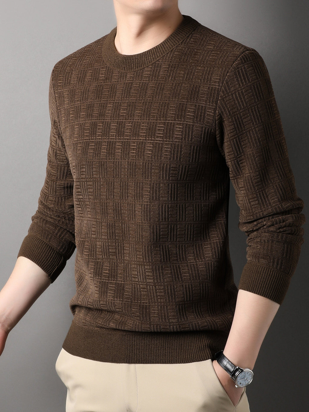 Men's textured crew neck jumper with long sleeves