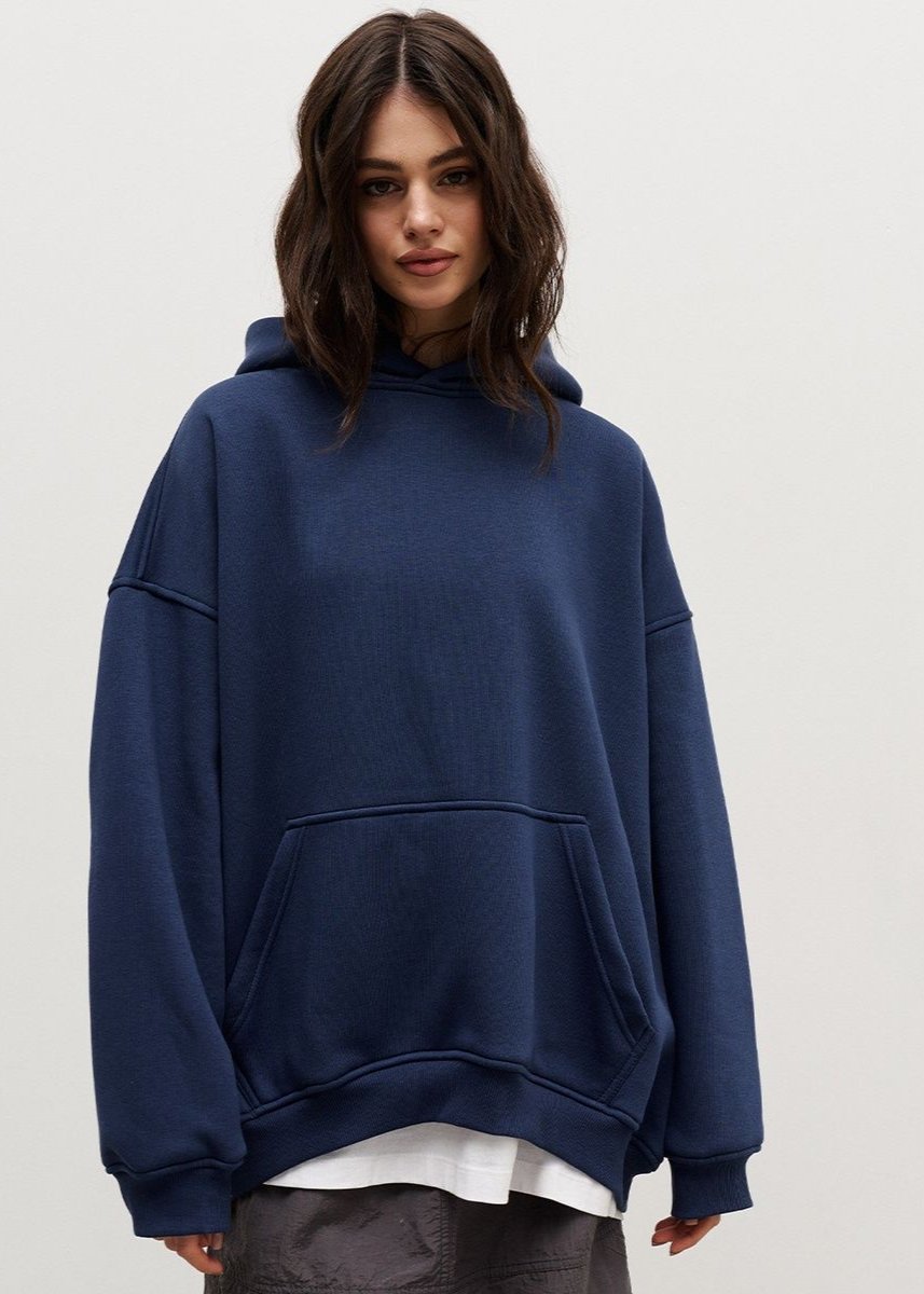 Women's oversized hoodie with hood, long sleeves and kangaroo pocket