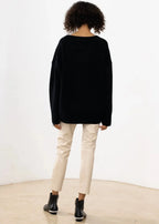 Women's oversized V-neck sweater with long sleeves and ribbed trims