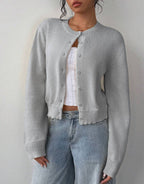 Women's cropped knitted cardigan with round neckline, long sleeves and front buttons
