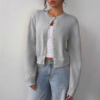 Women's cropped knitted cardigan with round neckline, long sleeves and front buttons