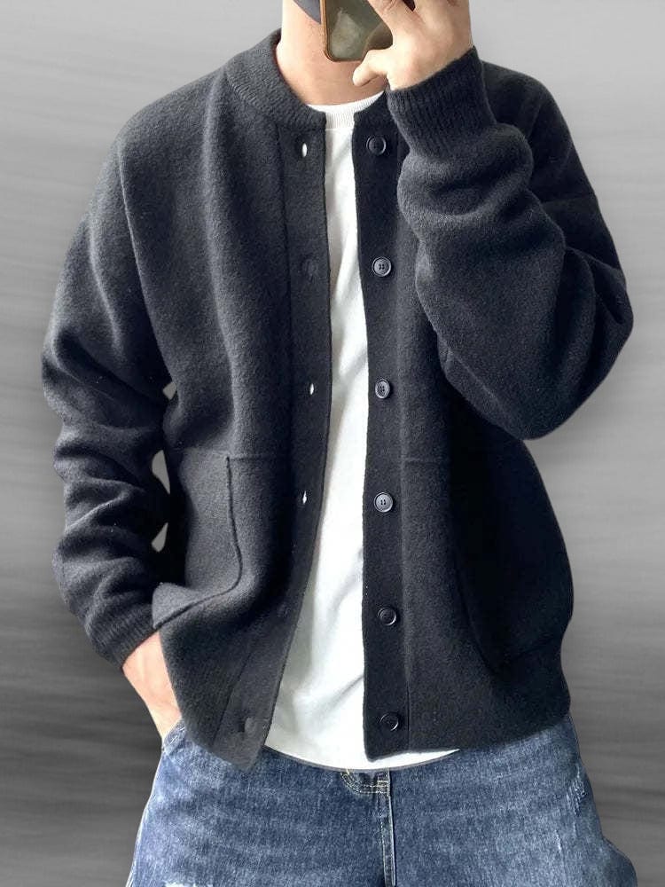 Men's relaxed crew-neck cardigan with button front, long sleeves and two front pockets