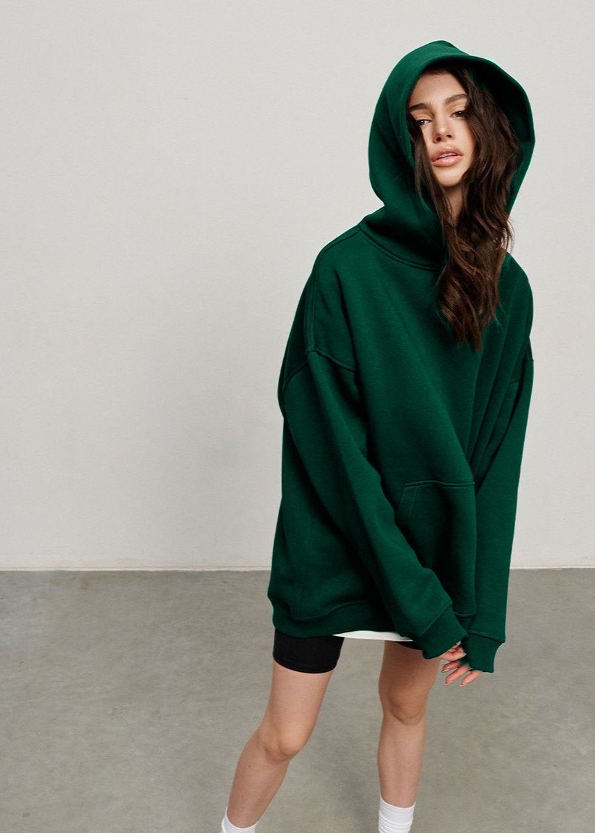 Women's oversized hoodie with hood, long sleeves and kangaroo pocket