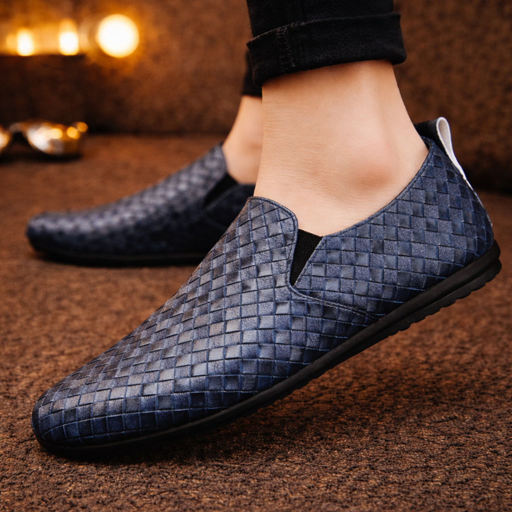 Woven slip-on loafers with round toes and flat soles
