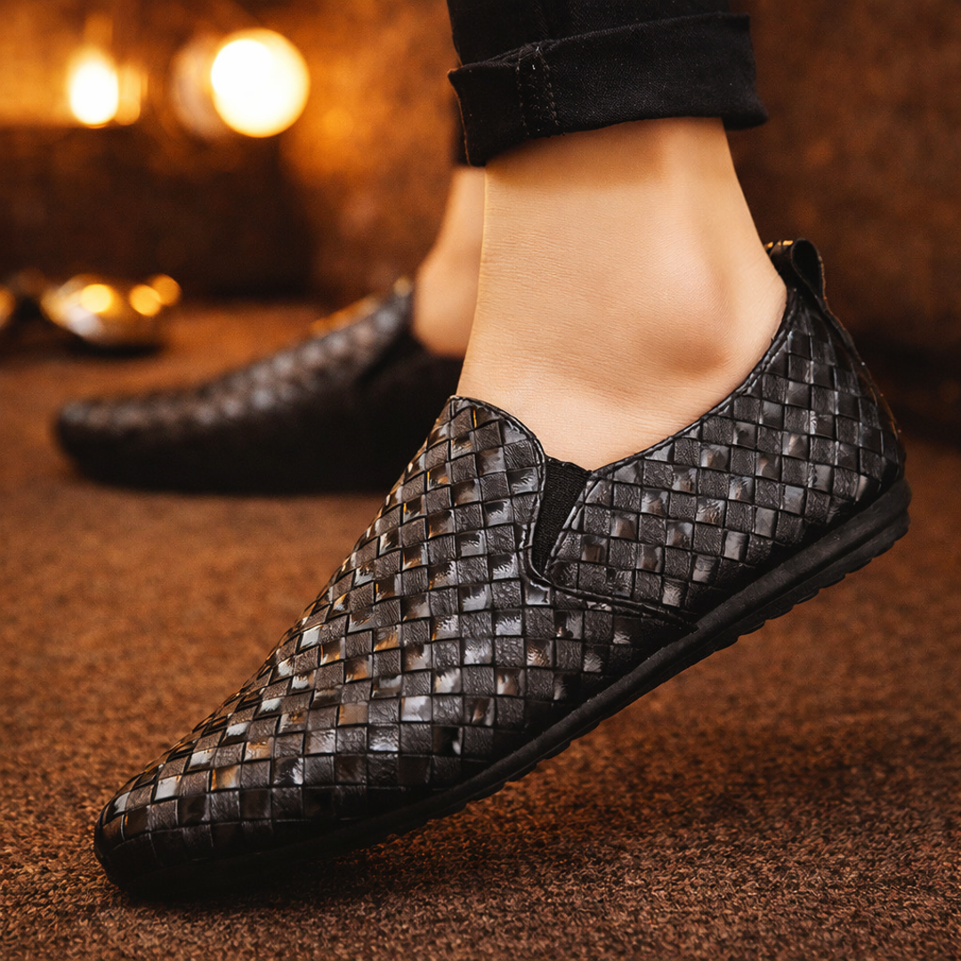 Woven slip-on loafers with round toes and flat soles