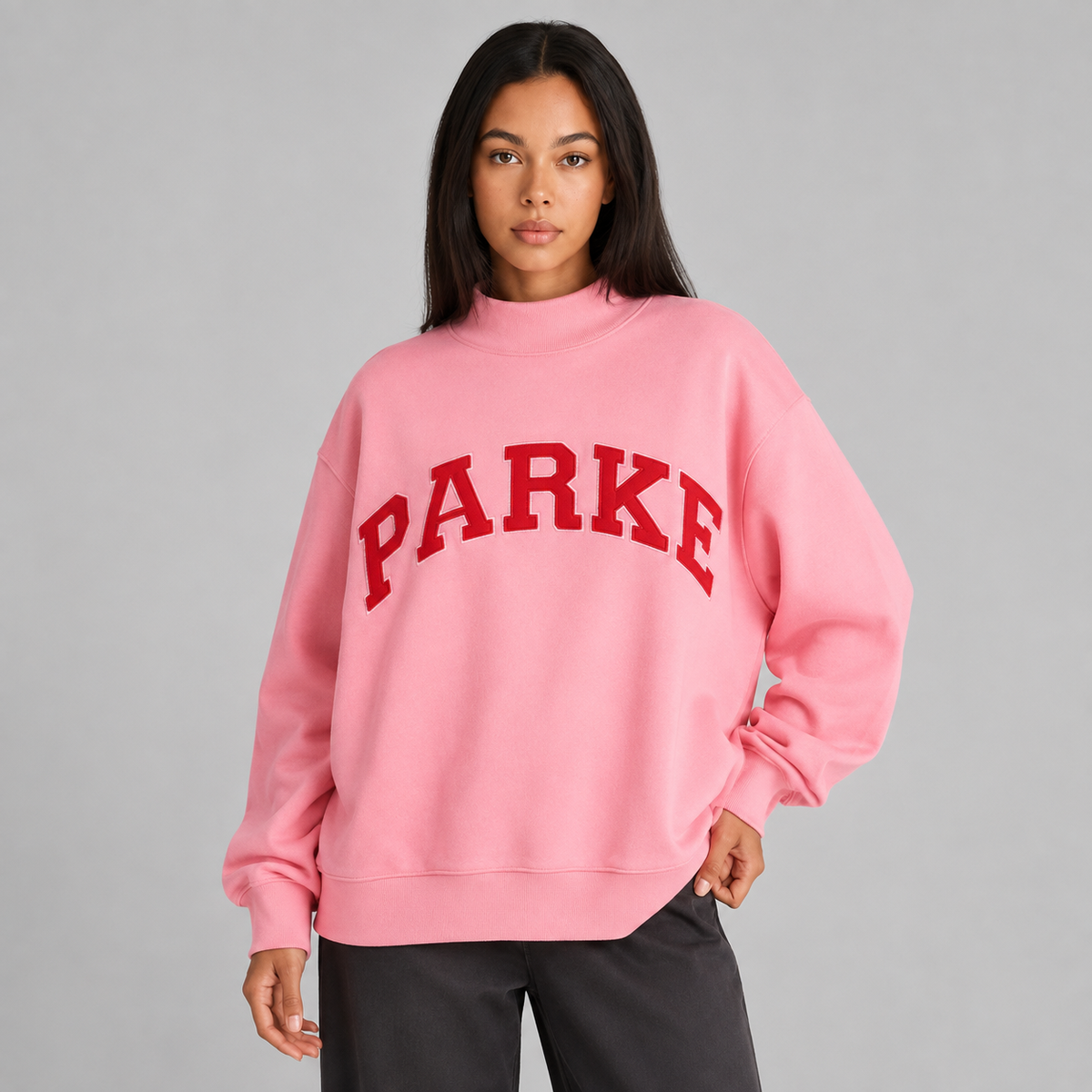Women's oversized sweatshirt with mock neck, long sleeves and varsity lettering