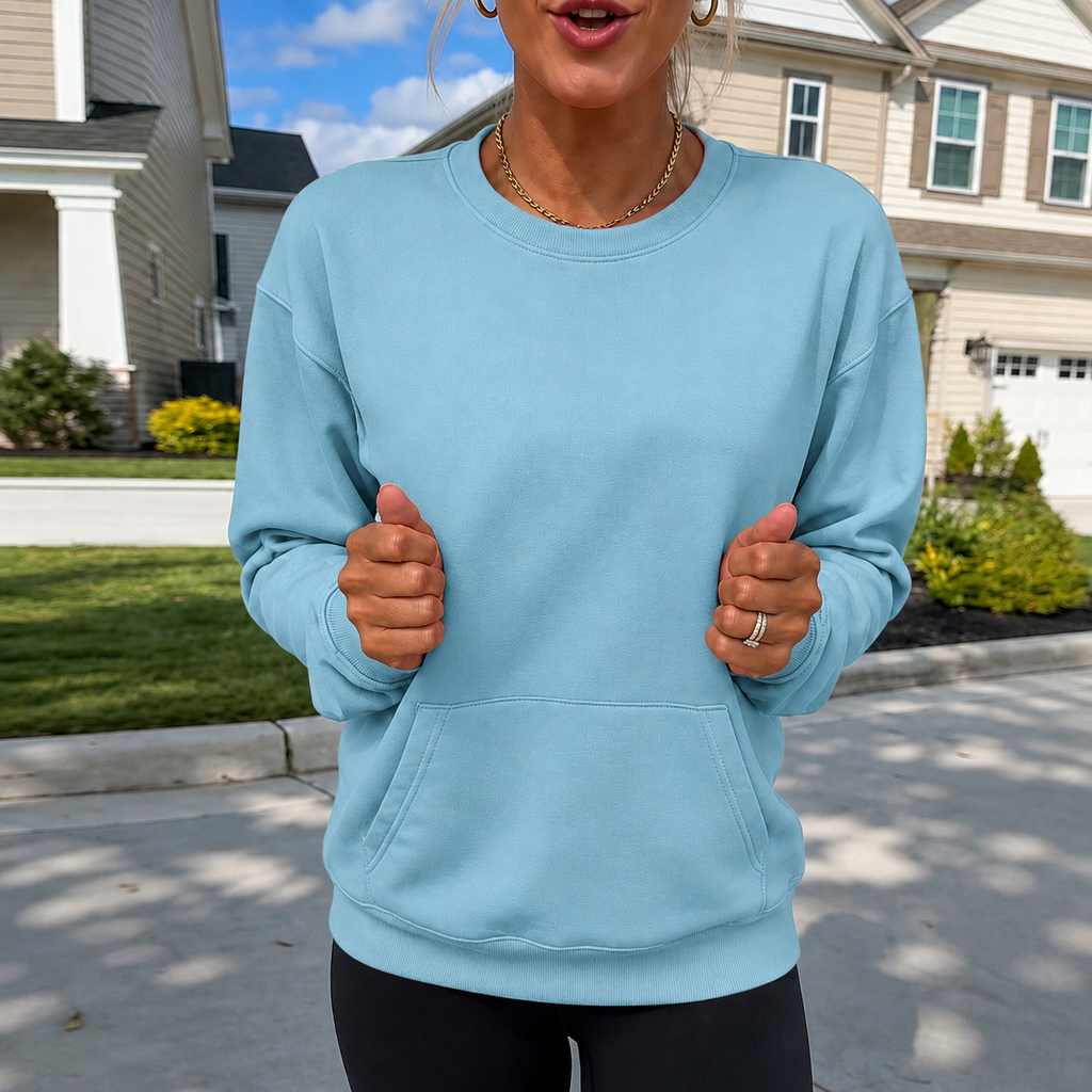 Women's oversized crewneck sweatshirt with kangaroo pocket
