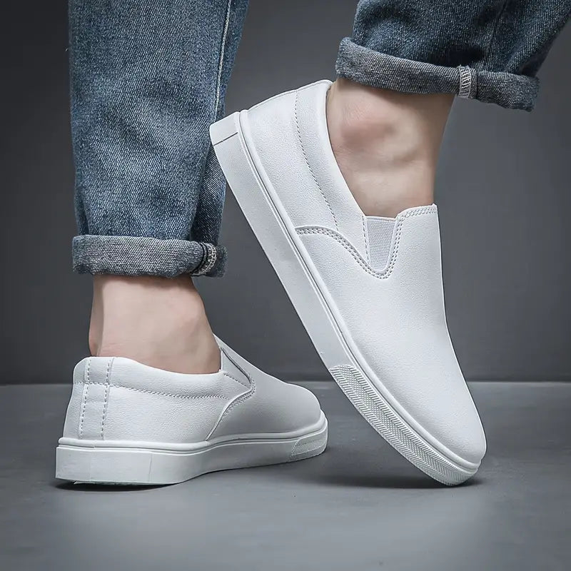 Men's slip-on loafers with rounded toes and contrasting white soles