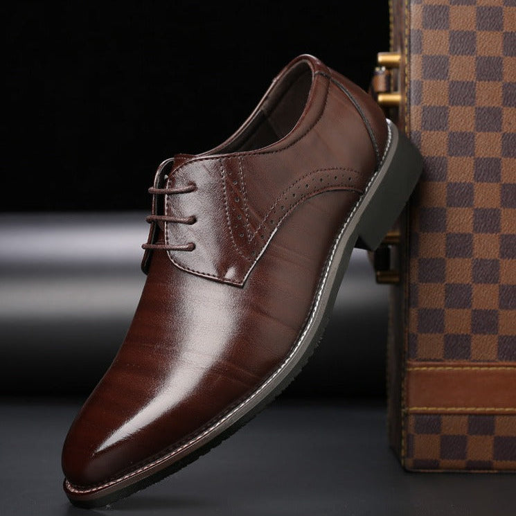 Men's pointed black Oxford lace-up dress shoe