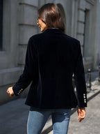 Women's tailored velvet blazer with lapels and single-button fastening