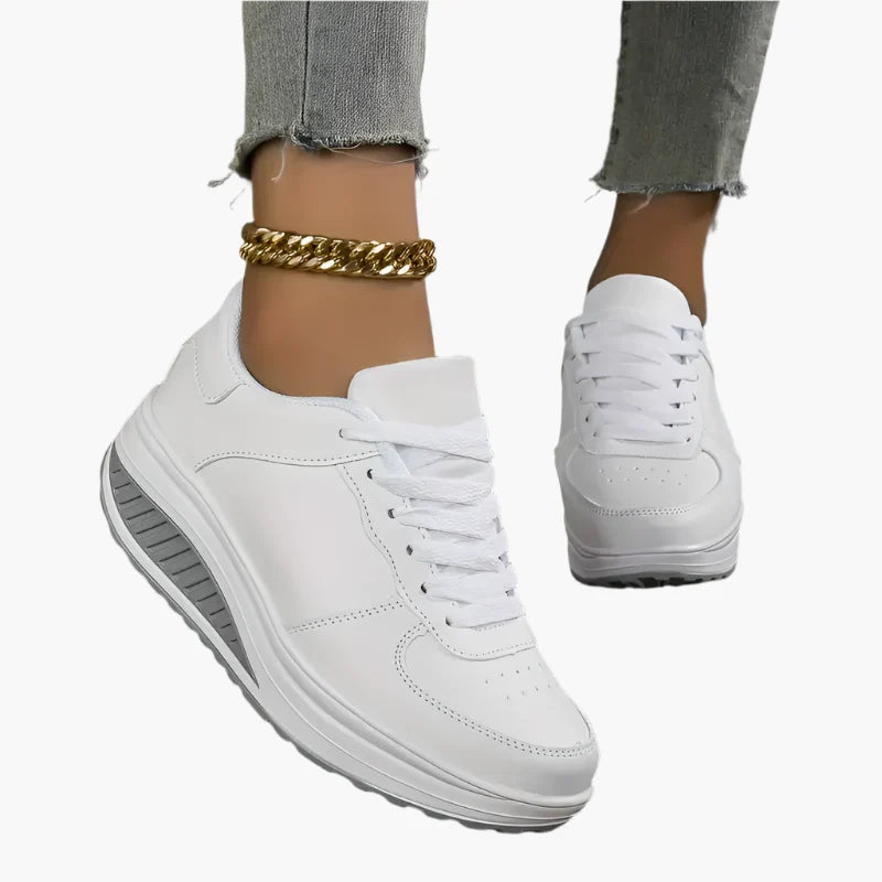 Women's low-top lace-up sneakers with platform soles