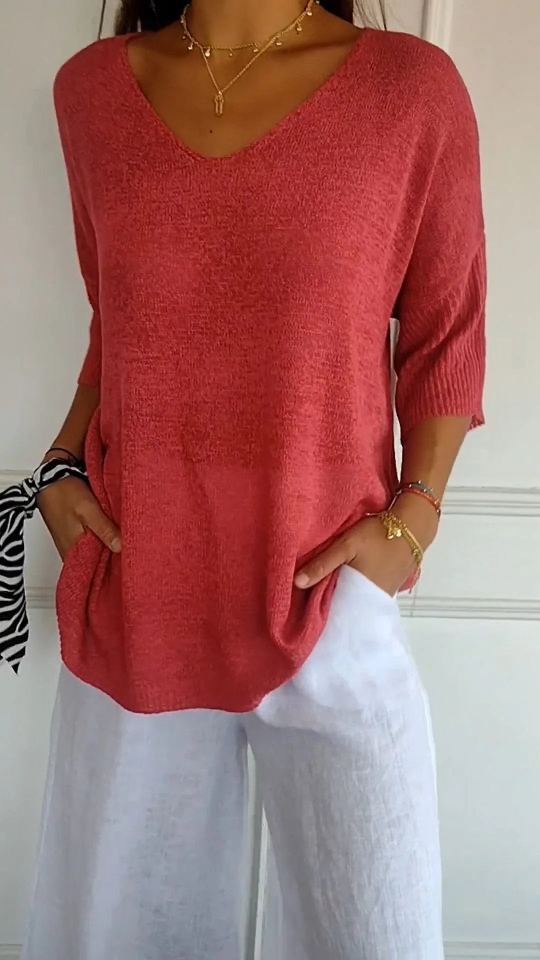 Women's solid-colour knitted V-neck top with long sleeves