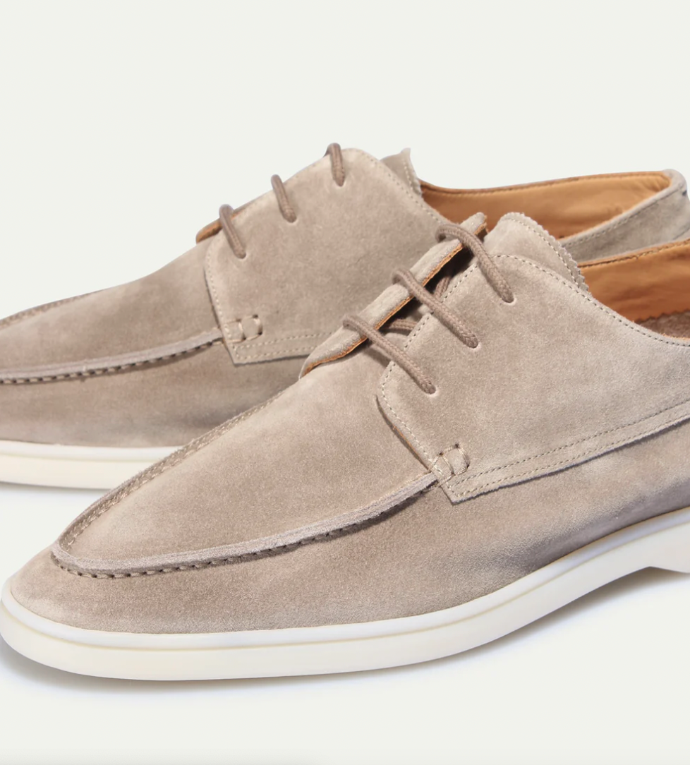 Men's moc toe derby shoes with lace-up front