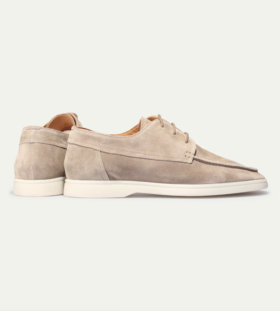 Men's moc toe derby shoes with lace-up front