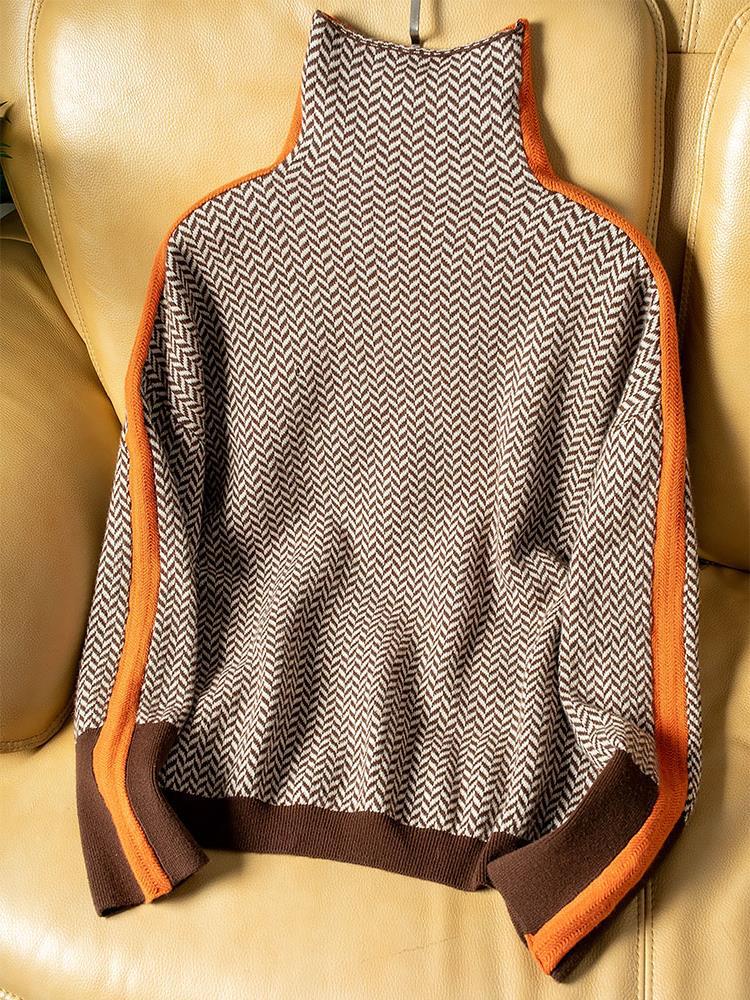 Women's geometric turtleneck sweater with contrasting sleeve stripes