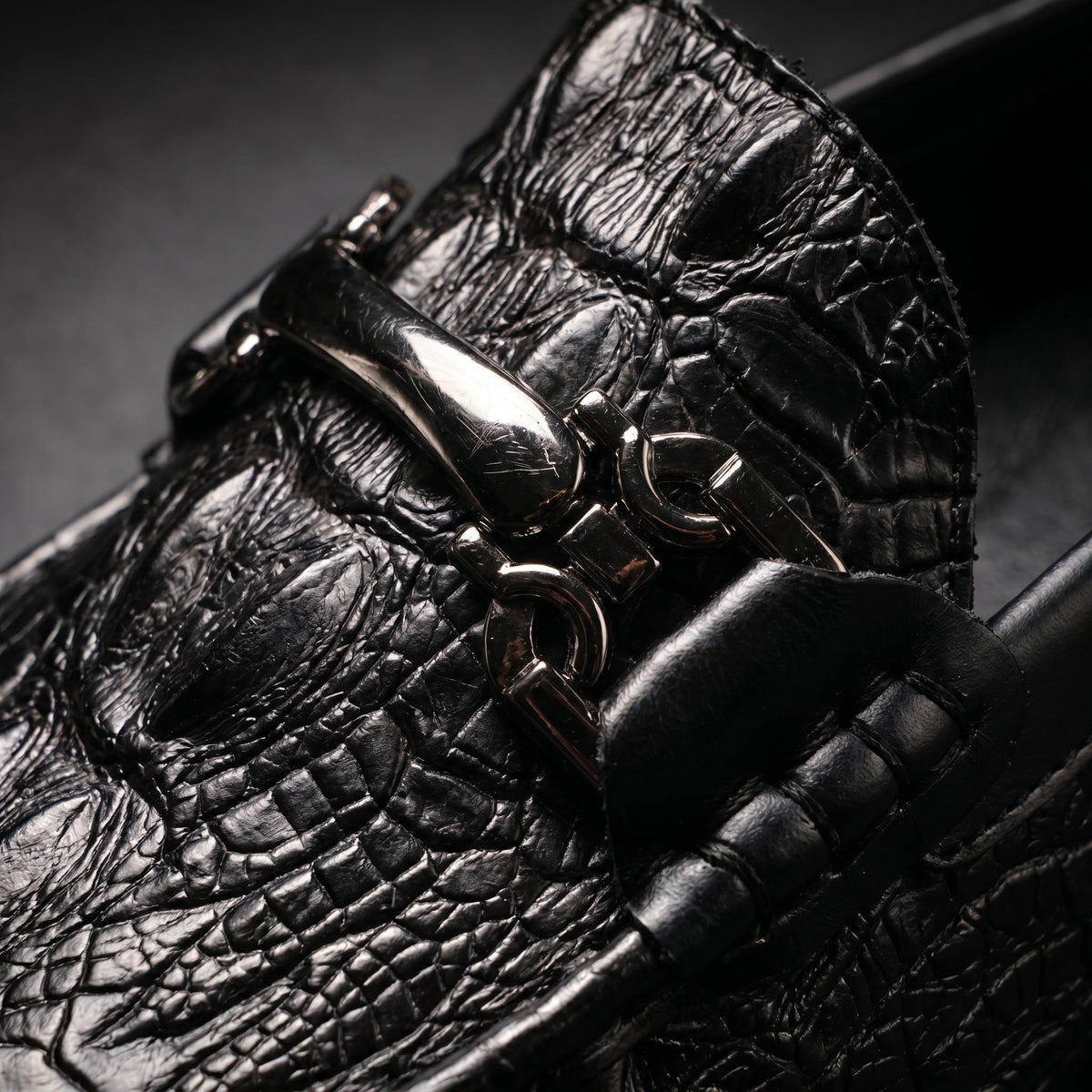 Men's croc-embossed slip-on loafers with horsebit detail