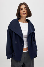 Women's short double-breasted trench coat with wide lapels and long sleeves