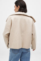 Women's short double-breasted trench coat with wide lapels and long sleeves